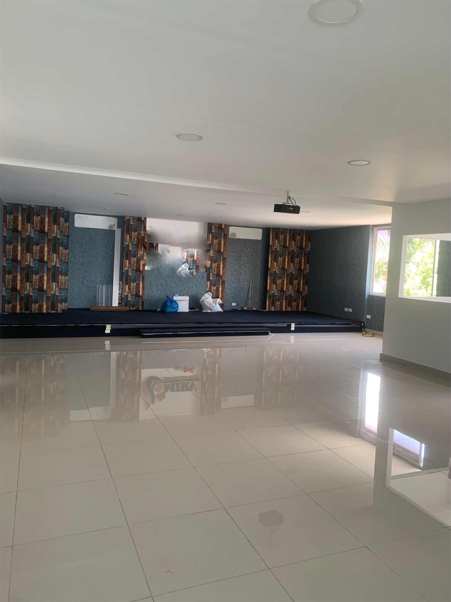 oficinas y locales comerciales - Local amplio y centrico en bella vista 1