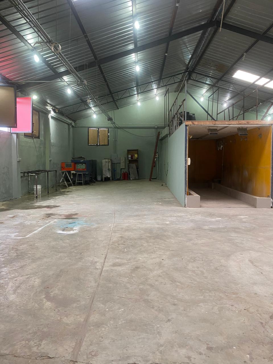 oficinas y locales comerciales - Alquilo Nave local 1,400 mts de 3 niveles Don Bosc 5