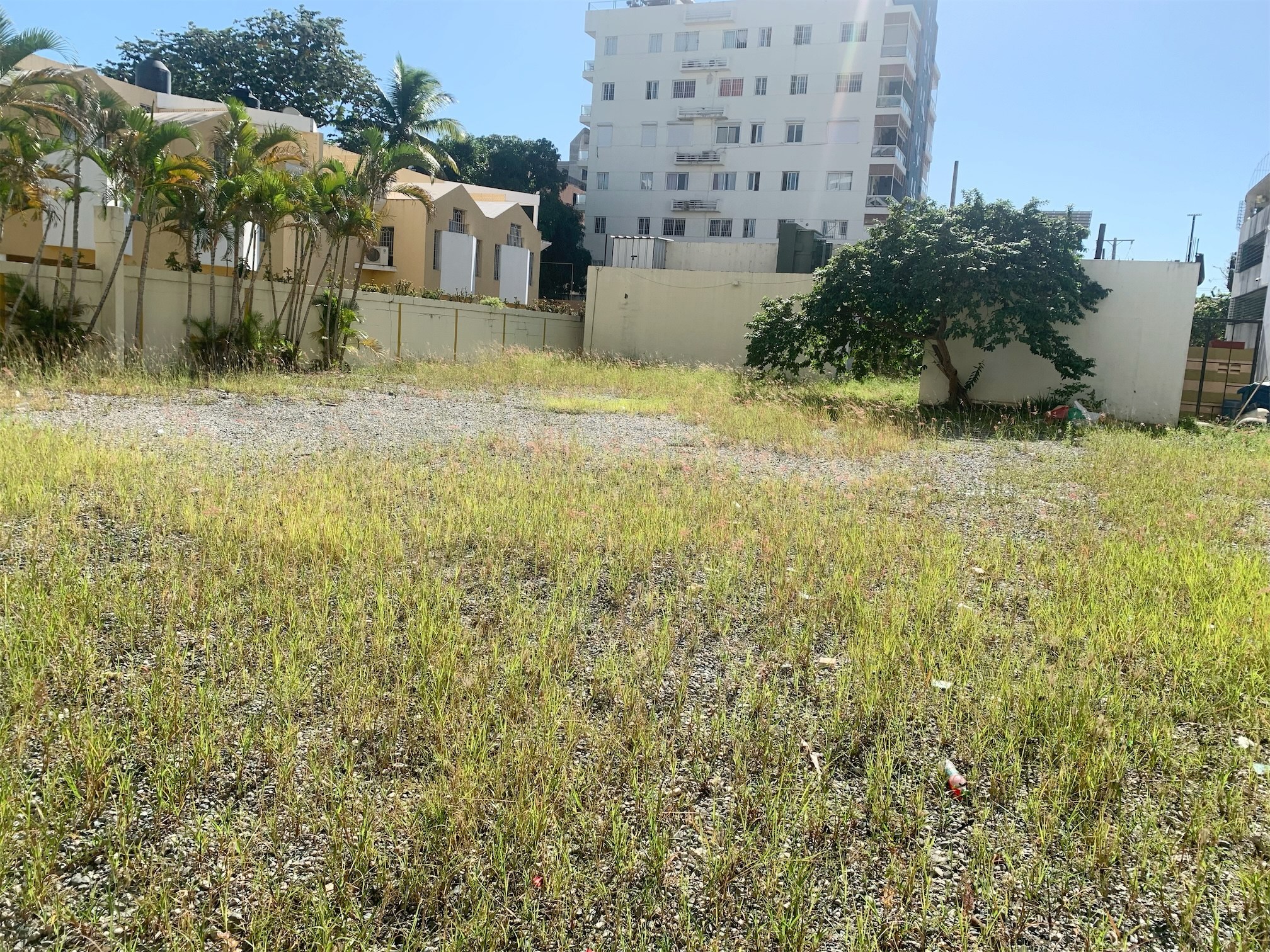 oficinas y locales comerciales - Solar con fines comerciales en zona céntrica 4