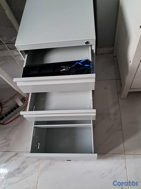 muebles y colchones - Locker metálico nuevo  4 puertas $10000 7