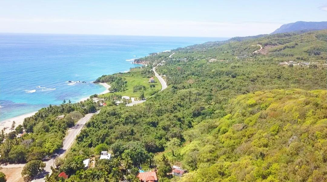 solares y terrenos - Terreno 180,000 mts en Barahona 