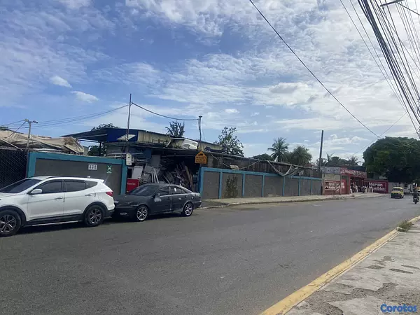 solares y terrenos - Solar comercial  2,500 metros  zona estratégica para nave y comp.calle principal 10