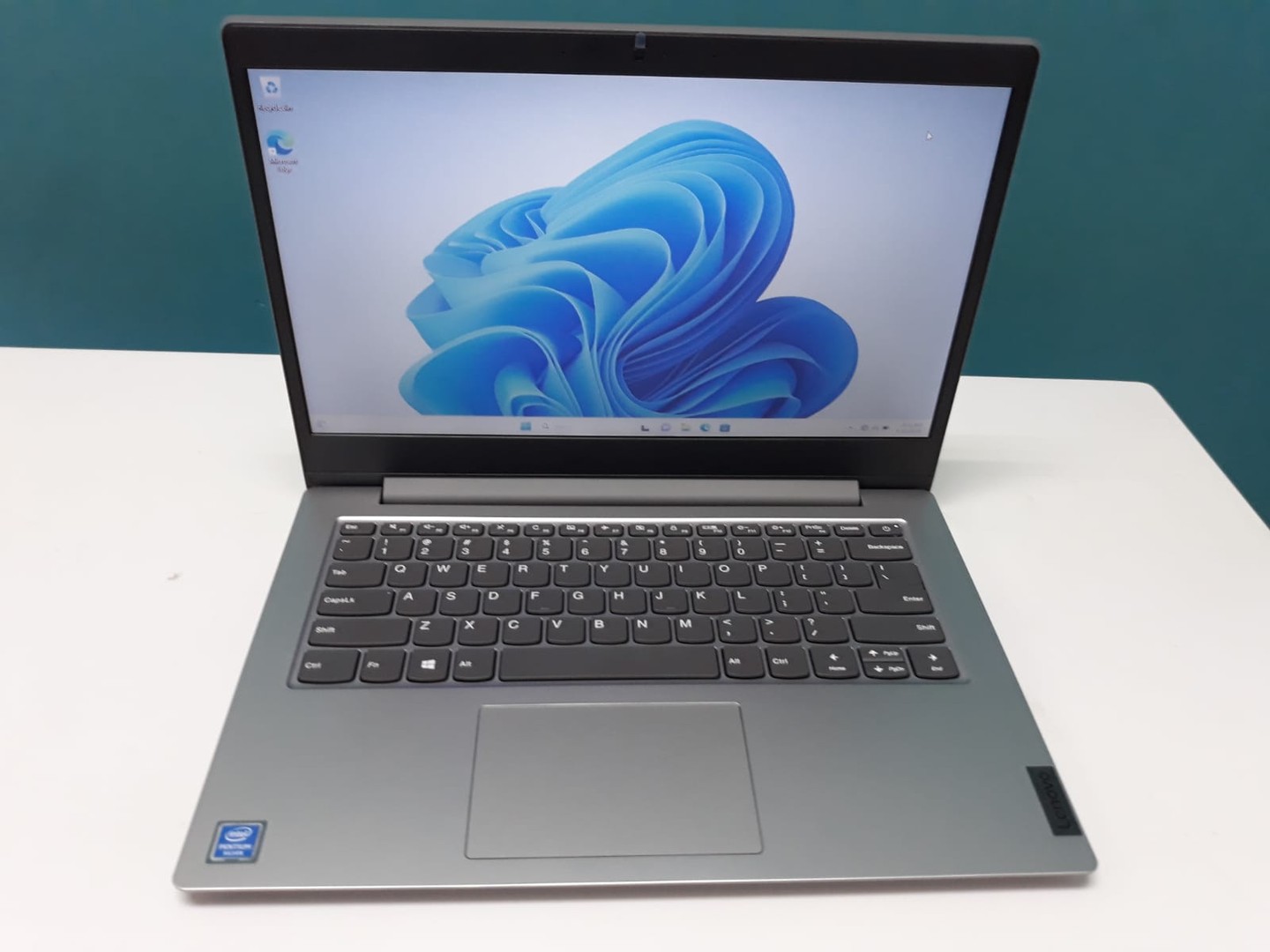 computadoras y laptops - `Laptop, Lenovo IdeaPad  81VU / 10th Gen, Intel Pentium Silver N5030 / 4GB DDR3 