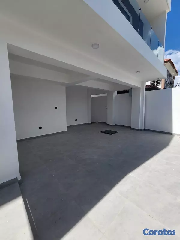 casas - venta de espectacular casa con piscina en la autopista de san isidro  9
