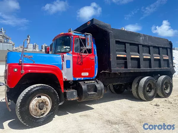 camiones y vehiculos pesados - Camión Mack R600 3