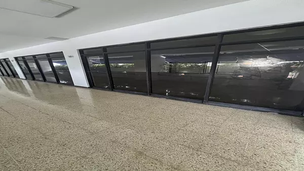 oficinas y locales comerciales - Alquiler Local Comercial Naco 2do piso 76Mts 8