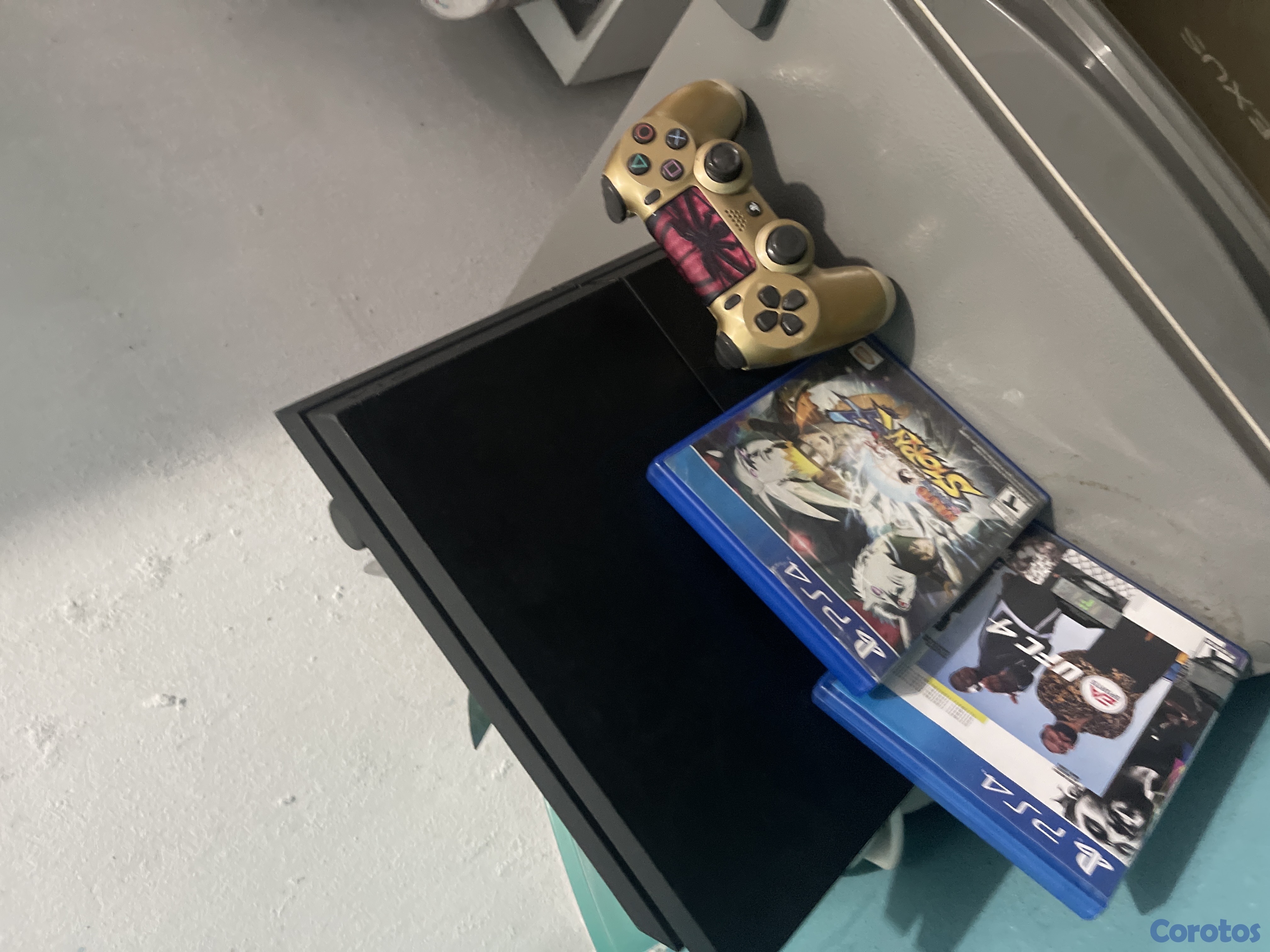 consolas y videojuegos - vendo ps4 Fat incluye 1 control y 3 juego  3