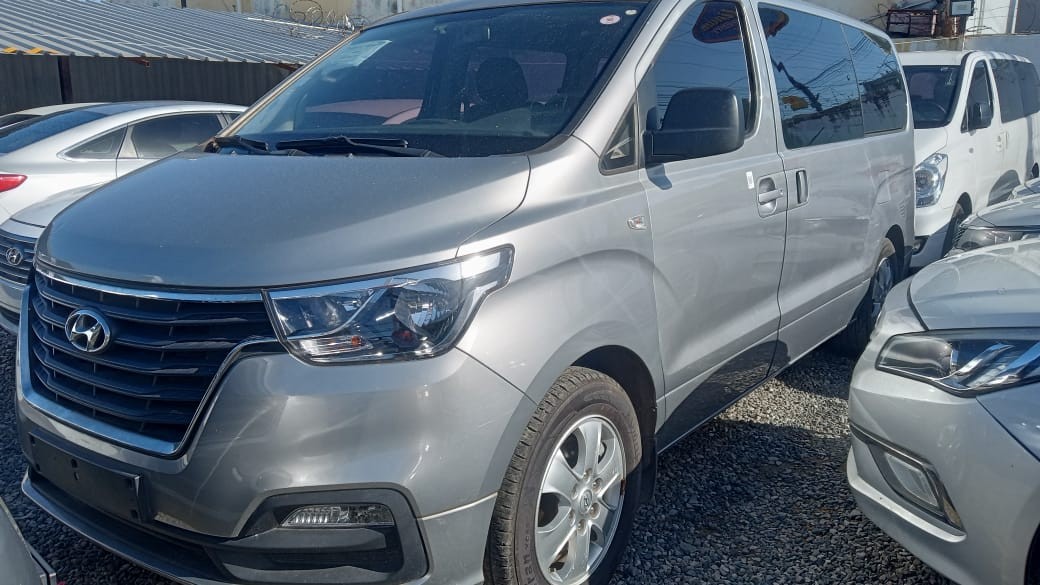 jeepetas y camionetas - HYUNDAI GRAND STAREX 2019 GRIS 0