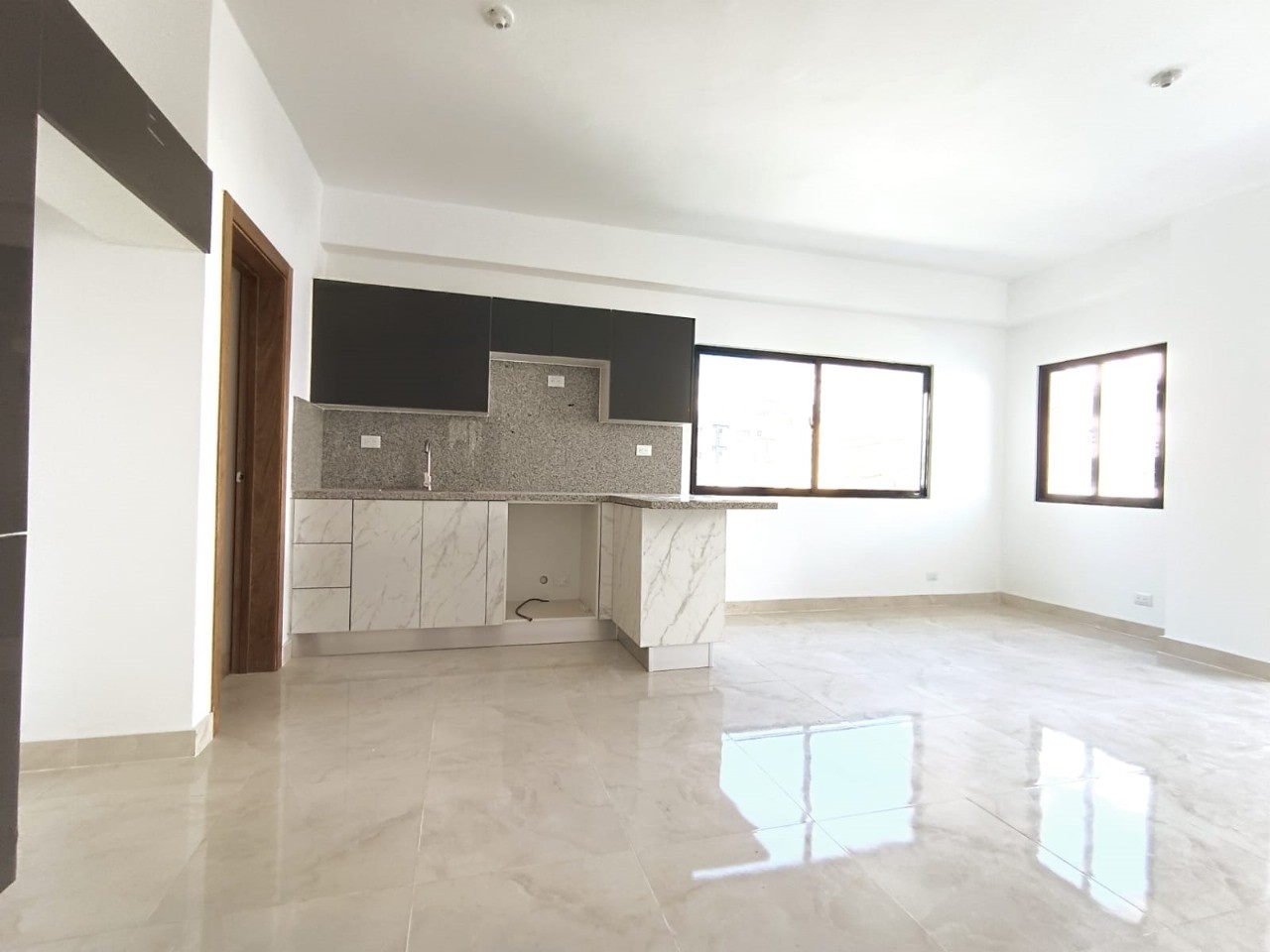 apartamentos - Vendo apartamento en el Renacimiento2do.nivel con Terraza.147mst 2hb 9