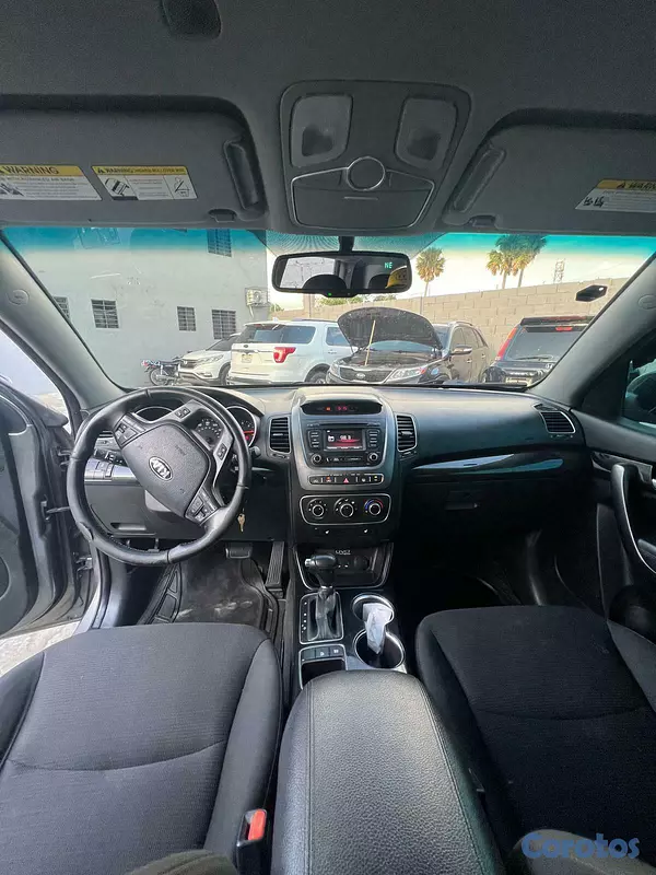 jeepetas y camionetas - KIA SORENTO GRIS 2015 17