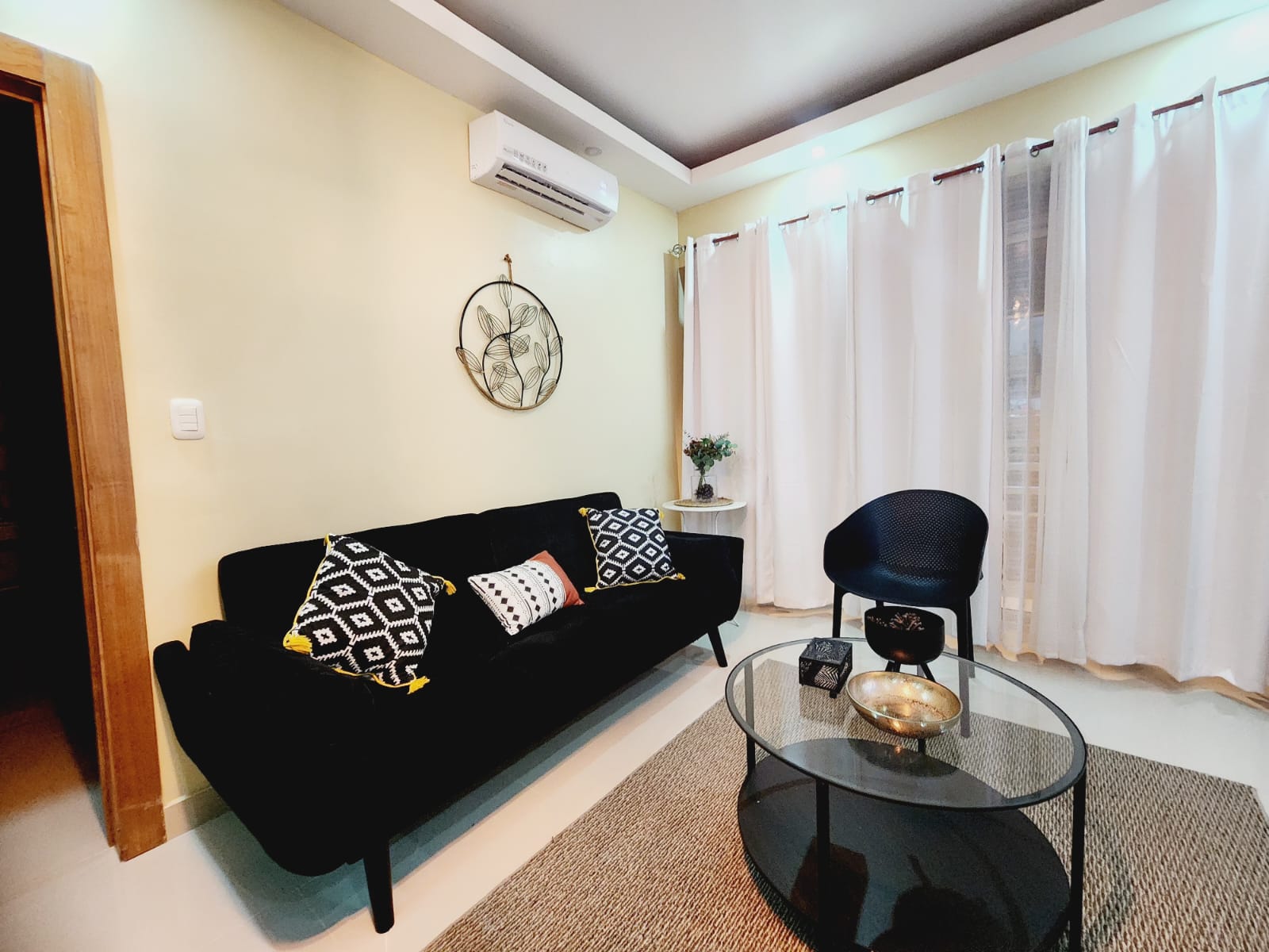 apartamentos - Zona Universitaria  Alquiló de apartamento totalme 4