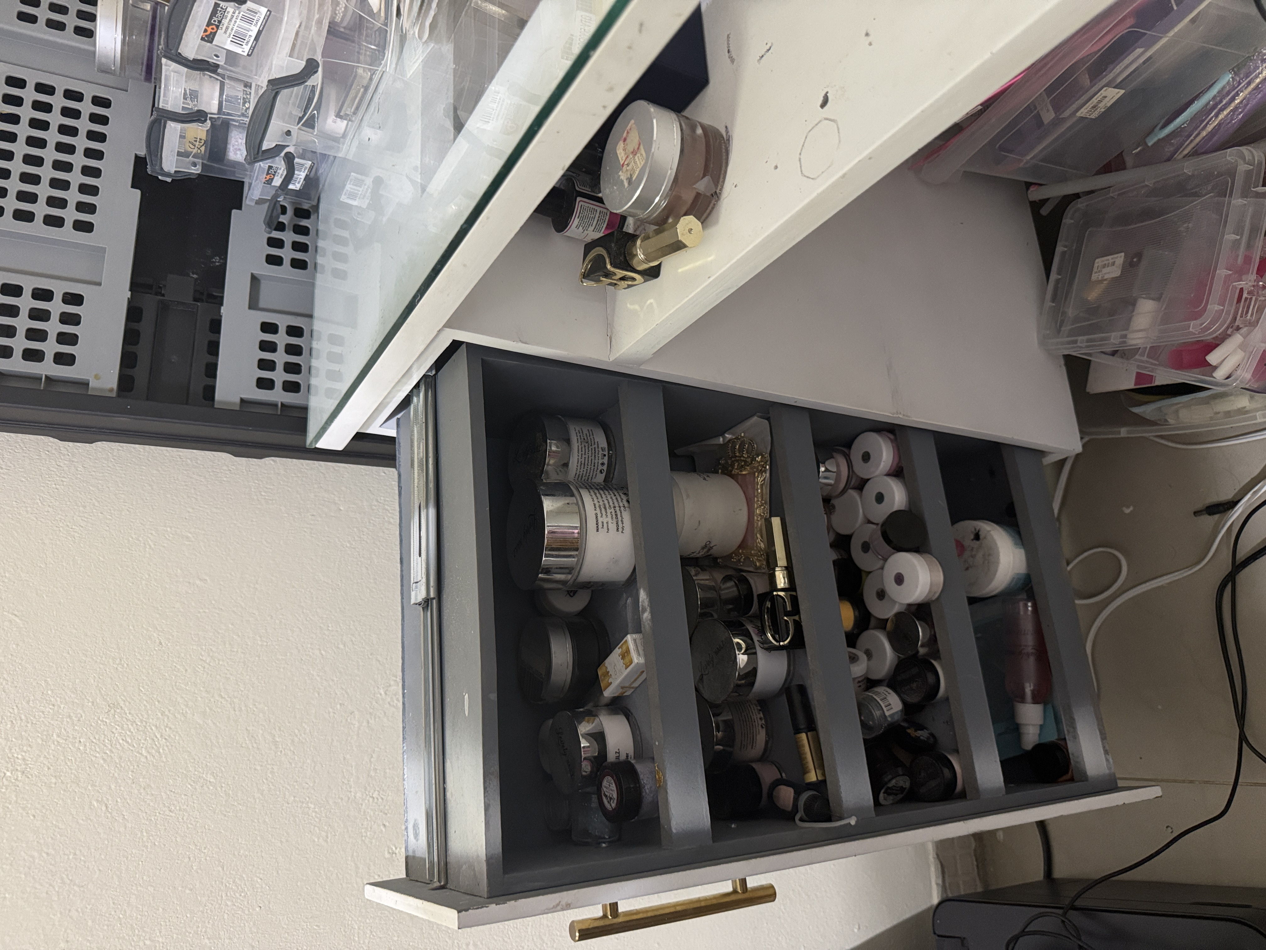 salud y belleza - mesa de uñas  3