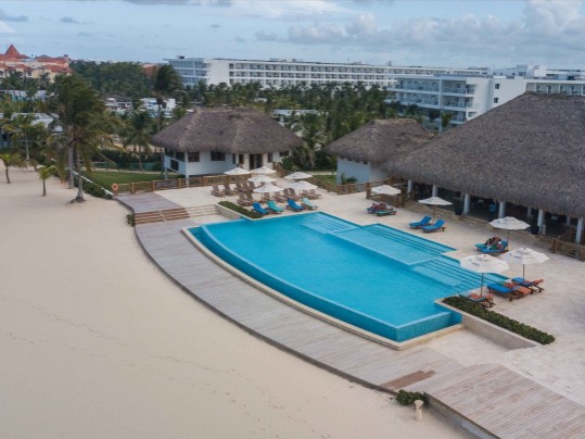 apartamentos - Apartamentos en venta en Punta Cana con club de playa y campo de golf.