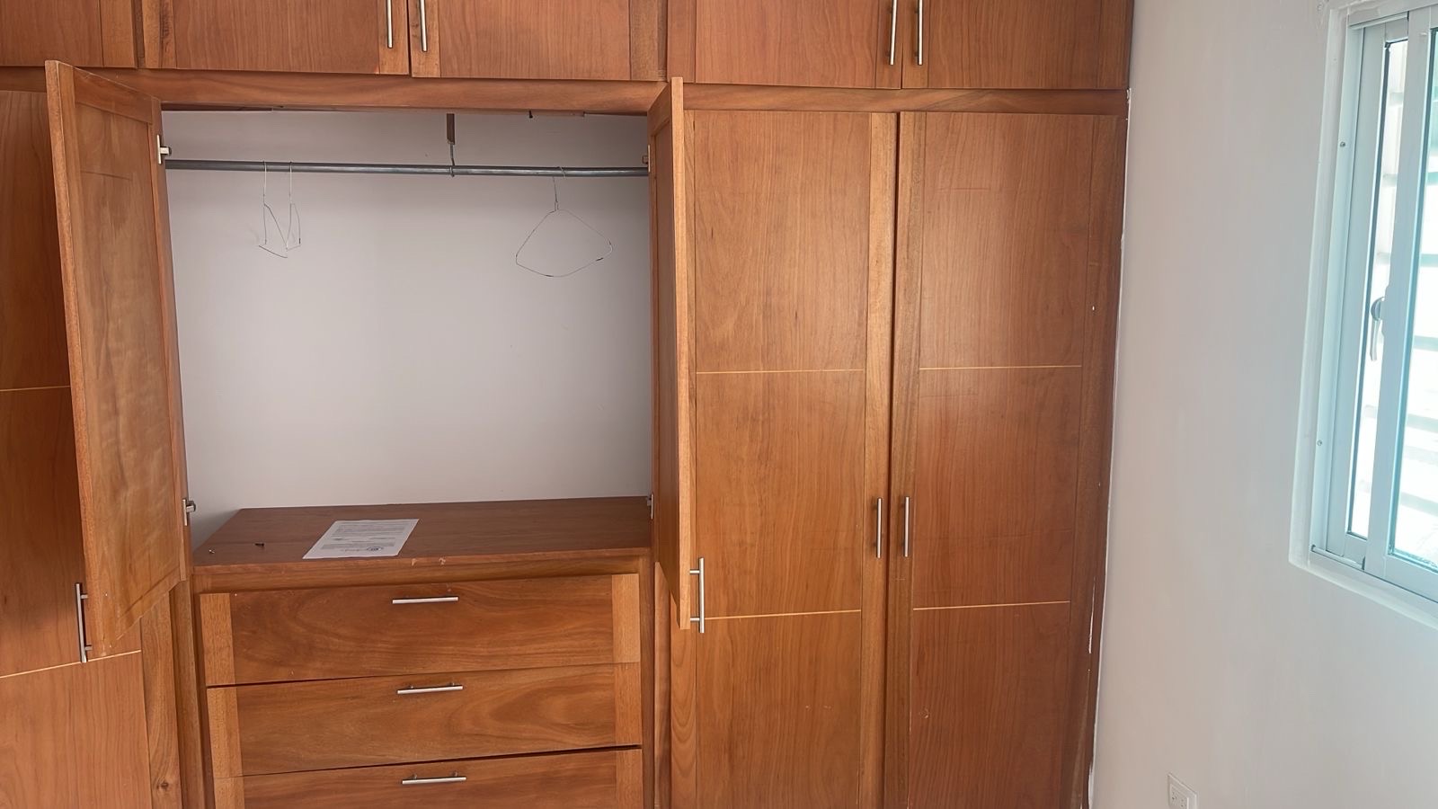 apartamentos - apartamento de 3 habitaciones y 2 baños con parqueo techando ubic. av España.  5