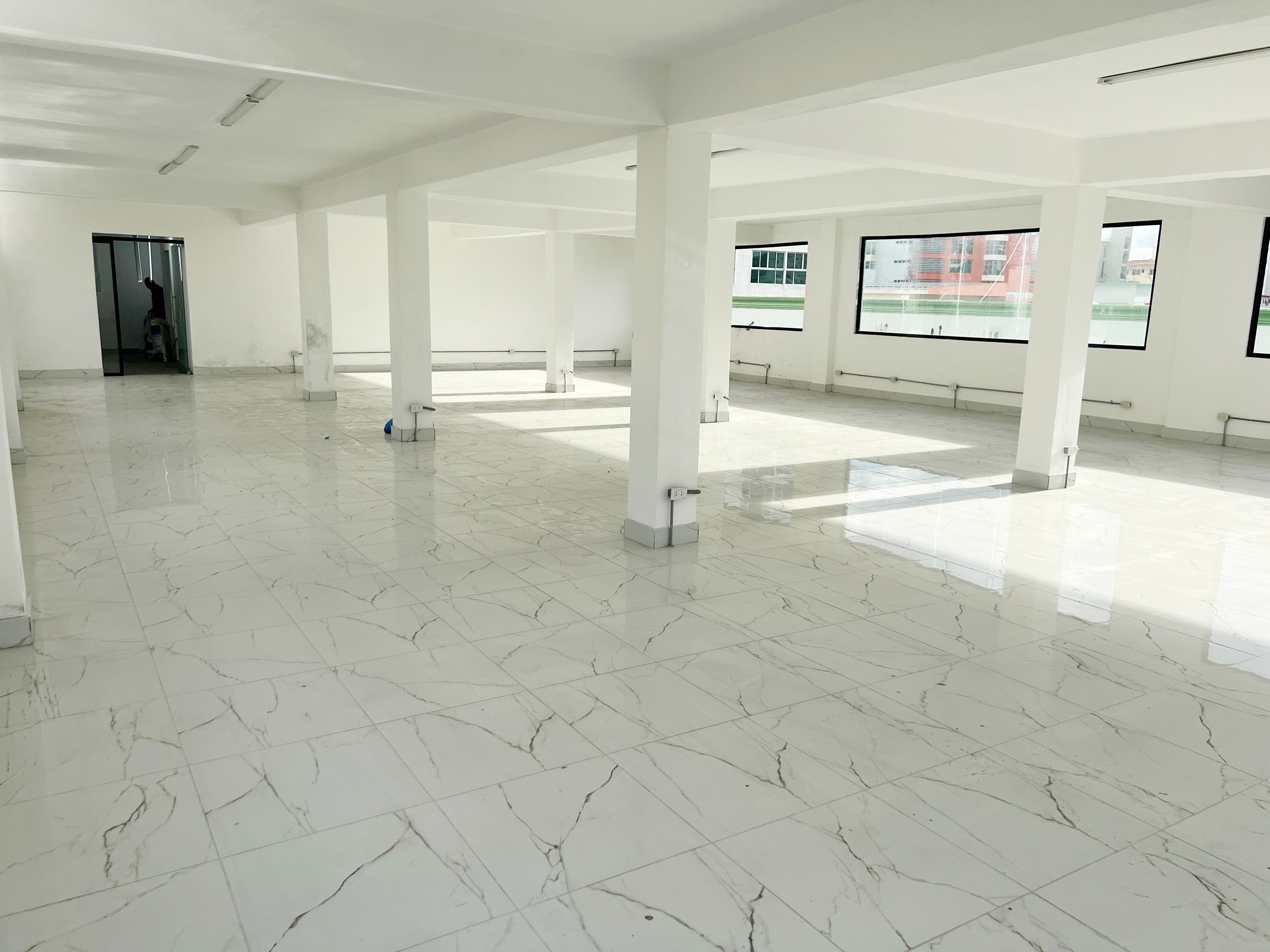 oficinas y locales comerciales - Local en Bella vista  5