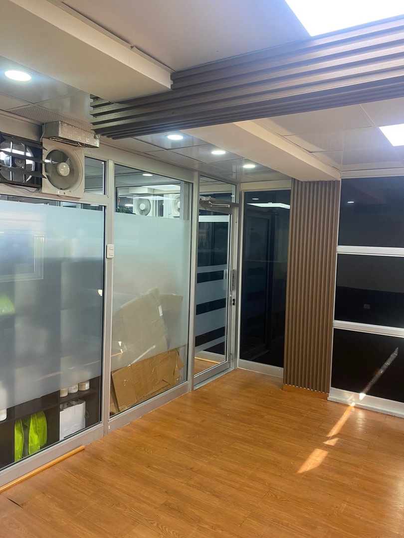 oficinas y locales comerciales - Se renta espacio para oficina en la Av. Maximo Gomez  3