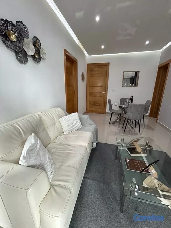 apartamentos - Se alquila apartamento con AMPLIA TERRAZA en Evaristo Morales 2