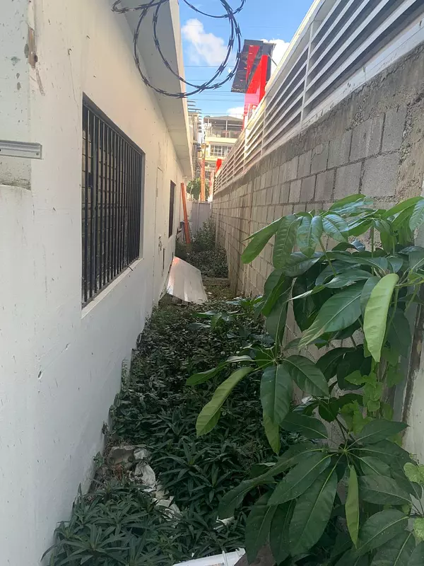oficinas y locales comerciales - Alquiler Local Rómulo Betancourt, Mirador Sur 10