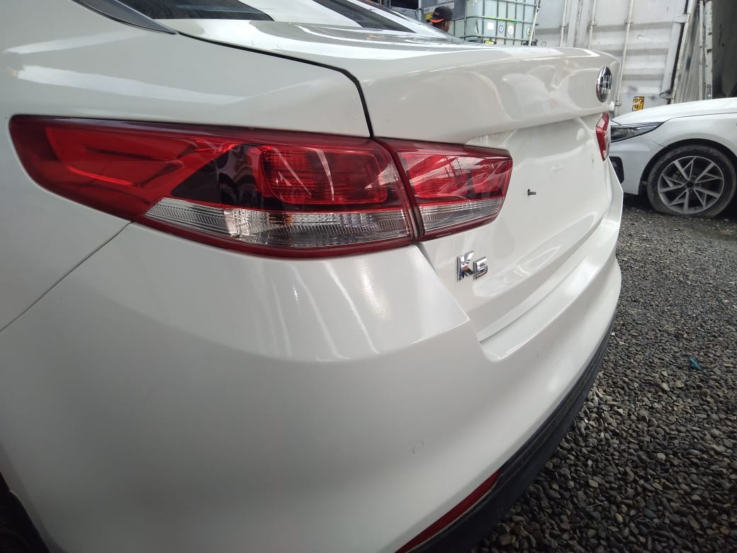 carros - KIA K5 2017 BLANCODESDE: RD$ 685,100.00 8