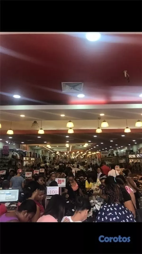 oficinas y locales comerciales - Venta de edificio en la avenida Duarte Distrito Nacional cerca de tiendas  5