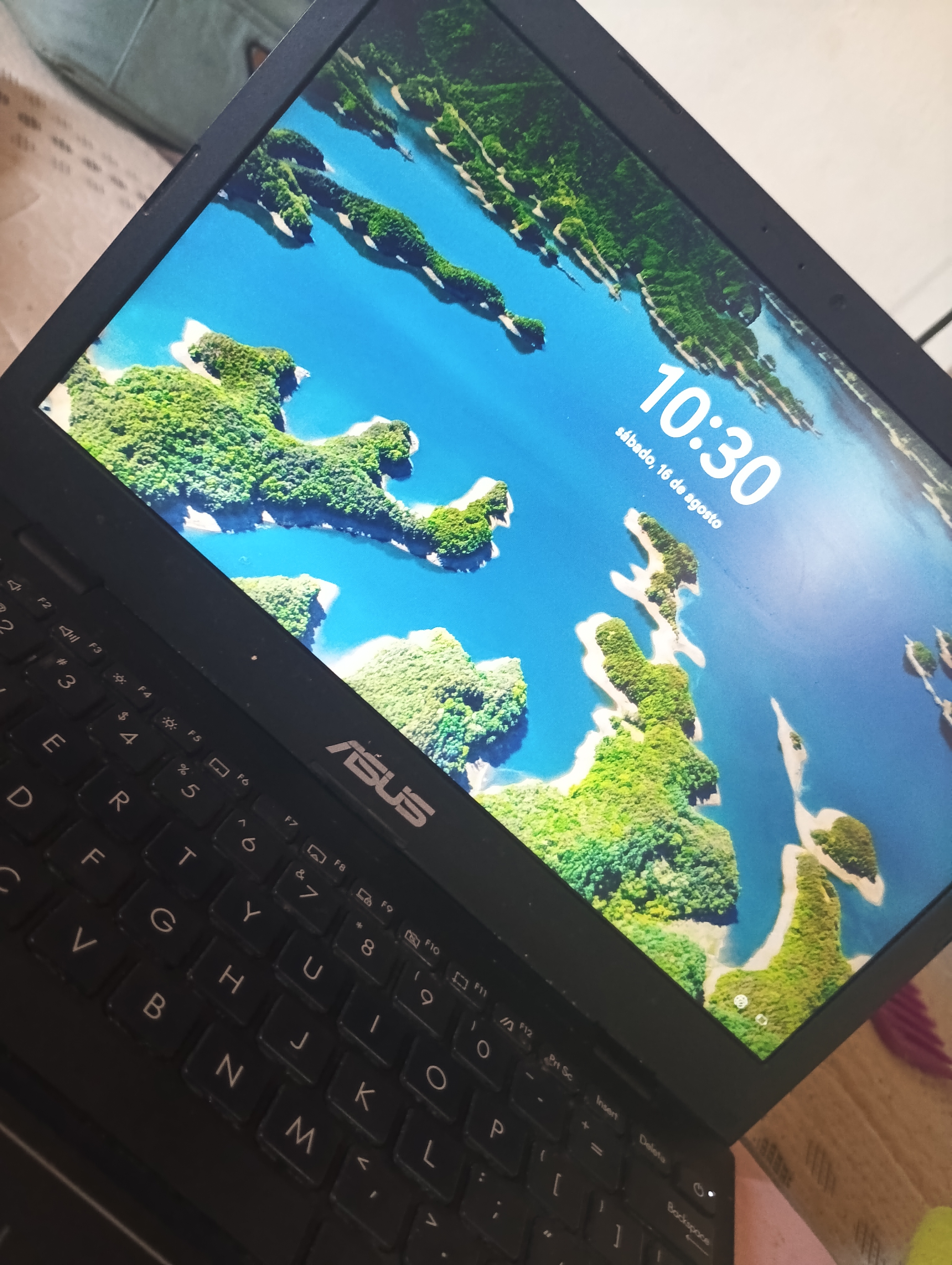 computadoras y laptops - Vendo pc Asus, como nueva 8