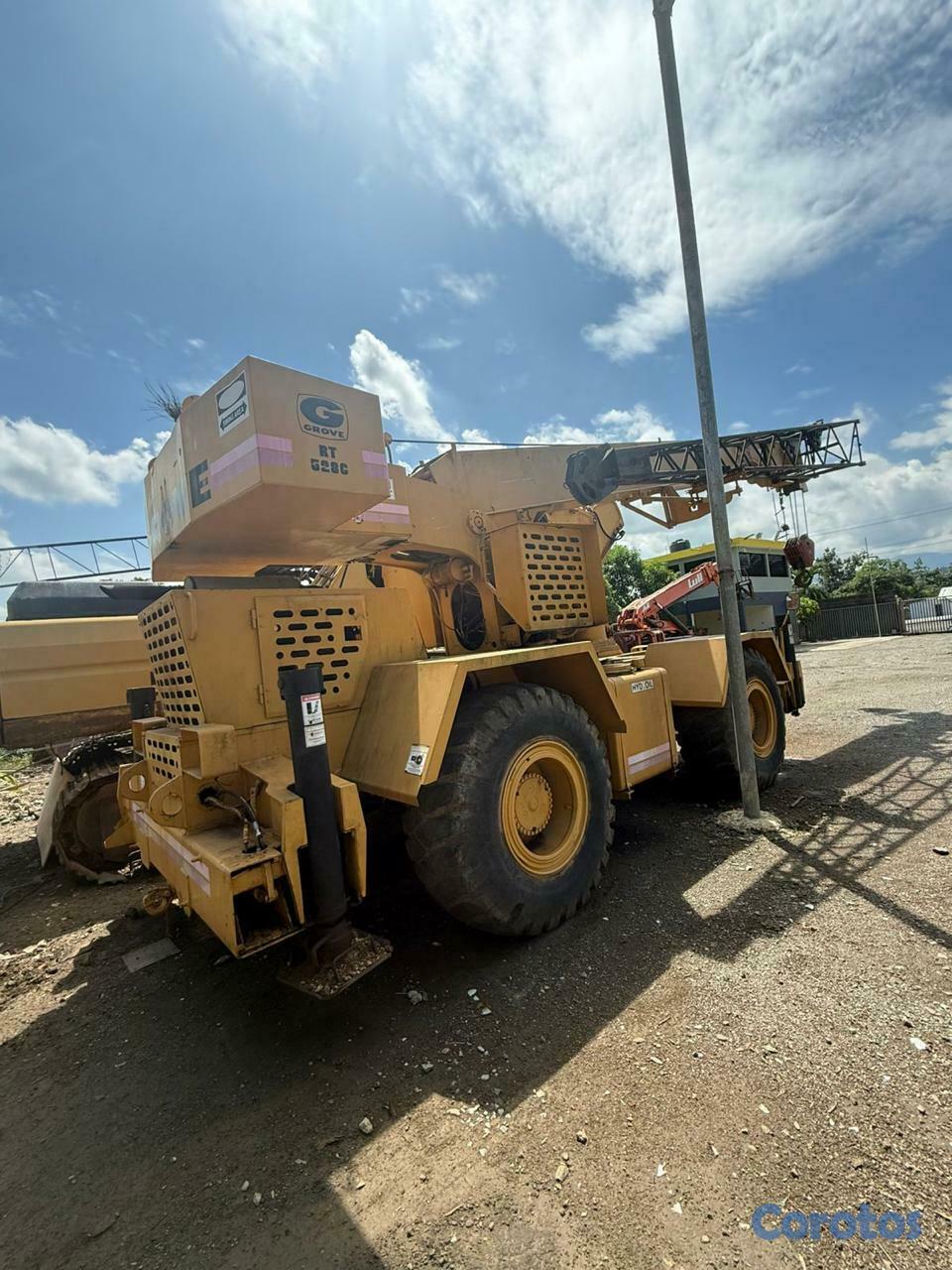 camiones y vehiculos pesados - Grúa Grove   2