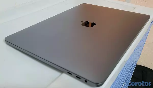 computadoras y laptops - Macbook pro Touch bar 13.3 Pulg Core i5 Ram 8gb ddr4 Disco 256gb SSD año 2020 3