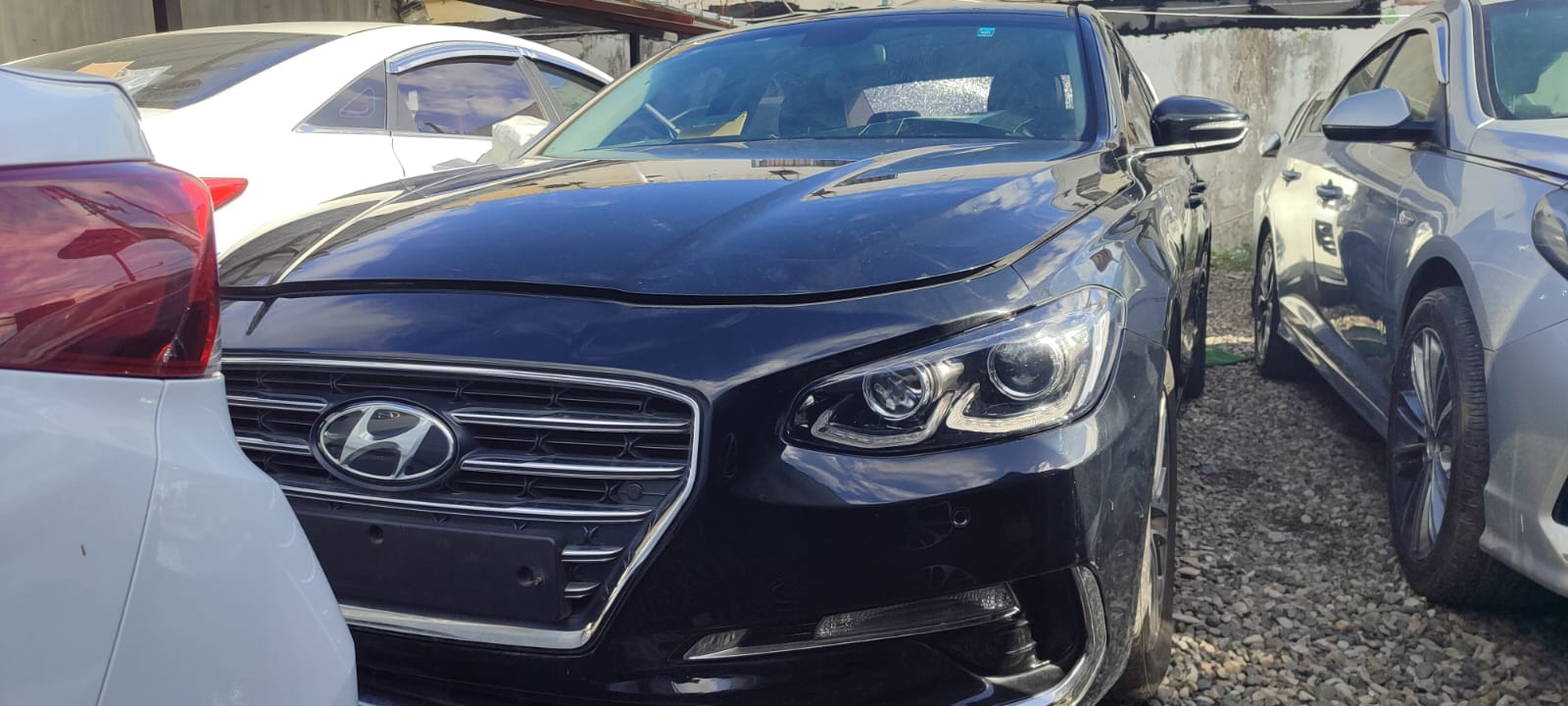 carros - HYUNDAI GRANDEUR NEGRO AÑO 2018 DESDE: RD$820,000.