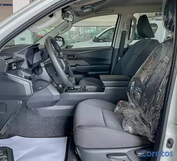 jeepetas y camionetas - Toyota Hilux LIMITED BEV 2026 11