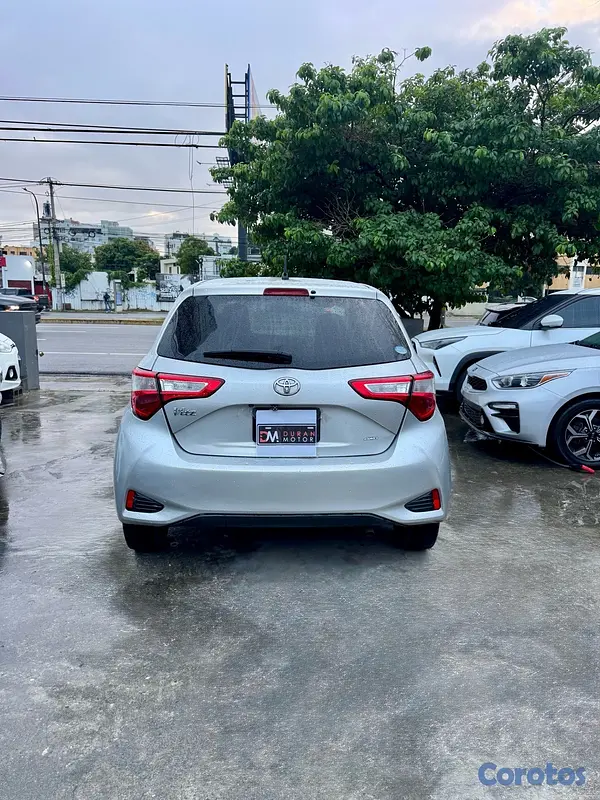 carros - Toyota Vitz FULL 4WD 2018 7