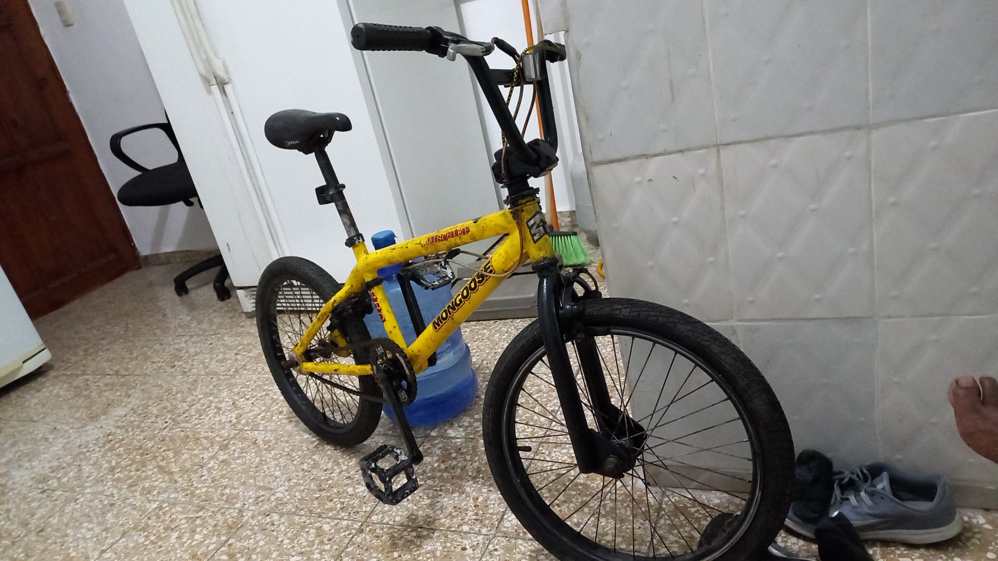 bicicletas y accesorios - Bicicleta mongoose para saltos aro 20 en buen estado 8