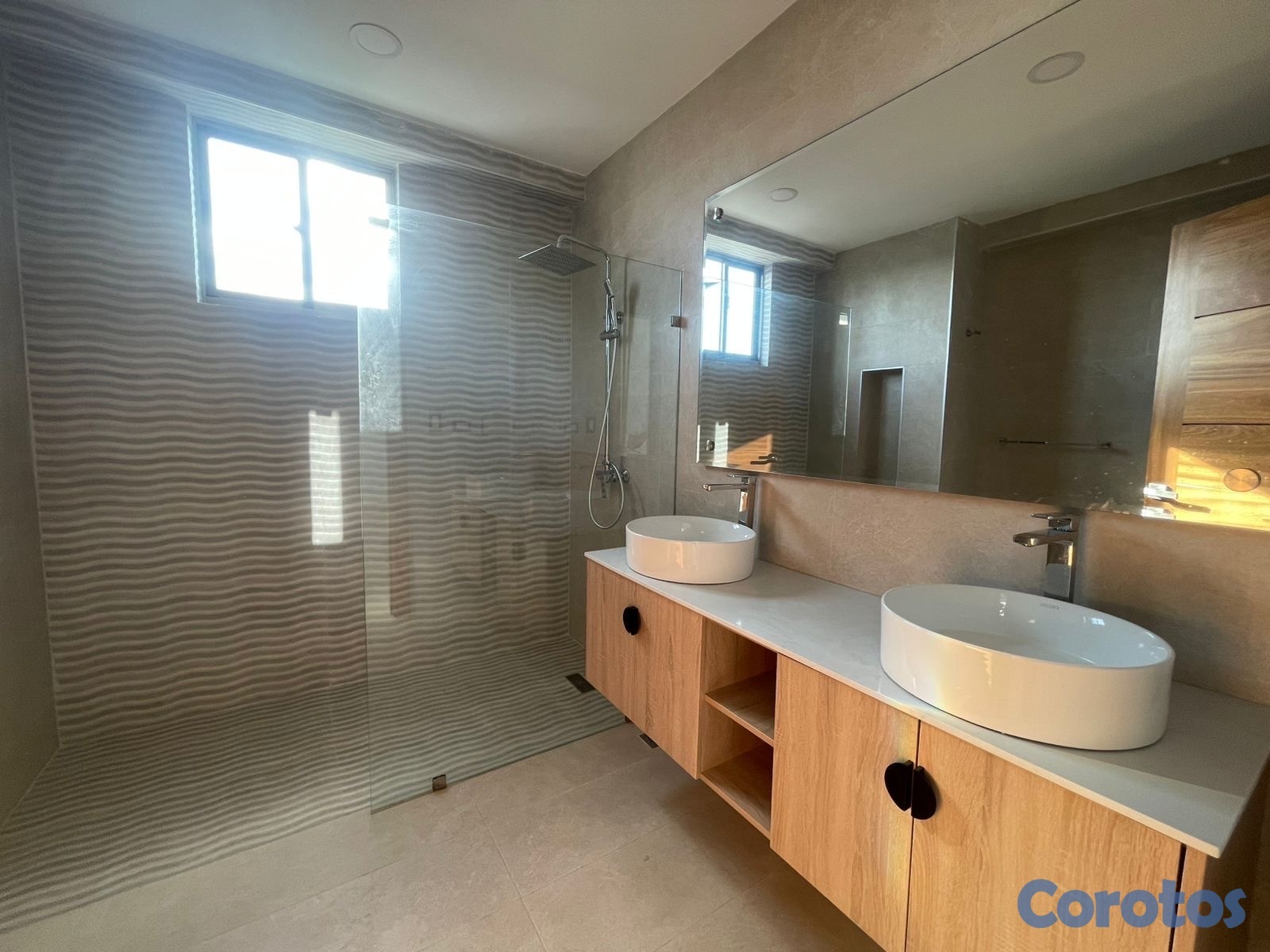 apartamentos - vendo piso 9 los cacicazgos tres habitaciones con su baño tres parqueos balcón e 4