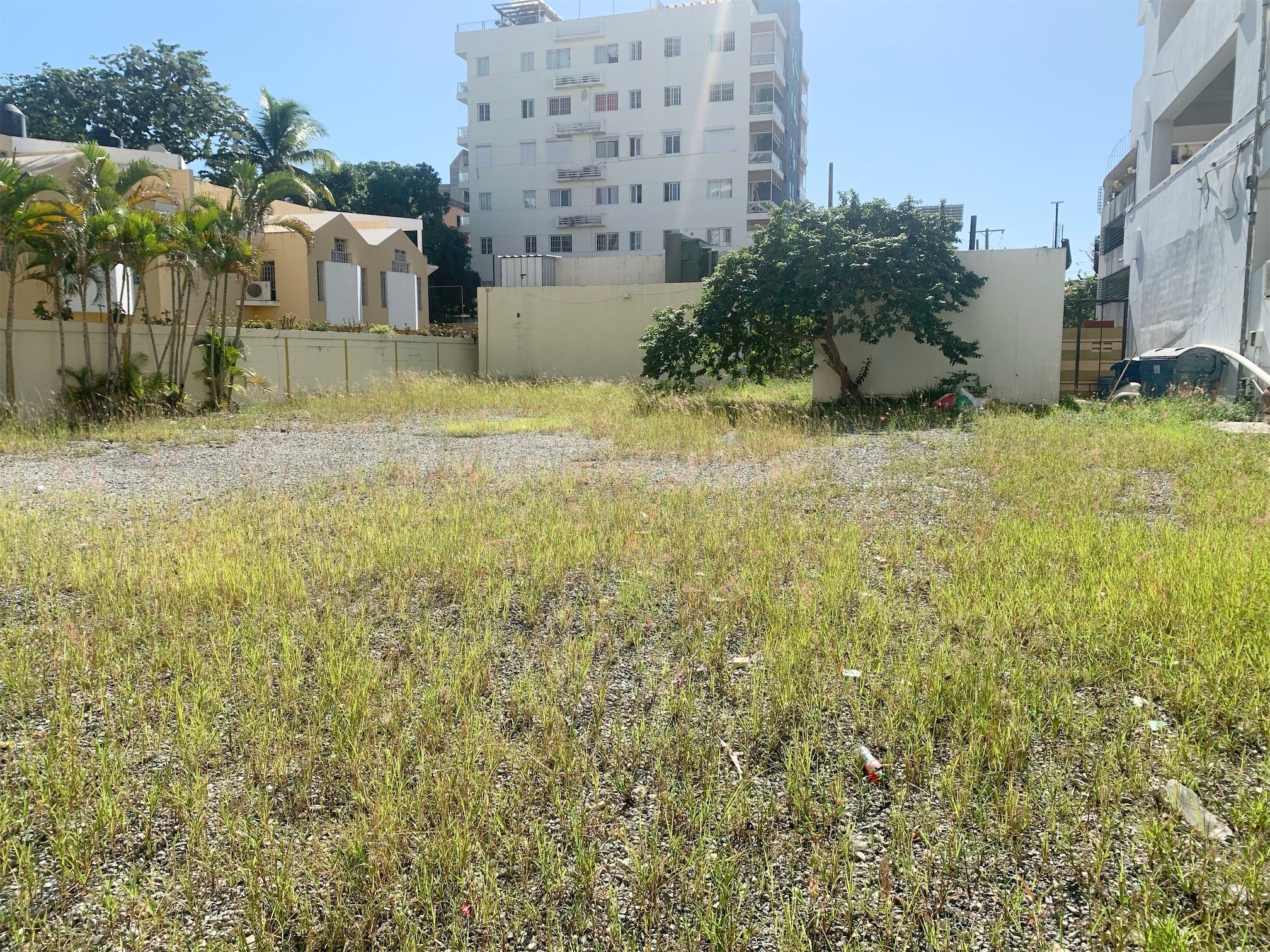 oficinas y locales comerciales - Solar con fines comerciales en zona céntrica 2