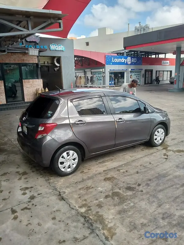 carros - Toyota Vitz 2017  6