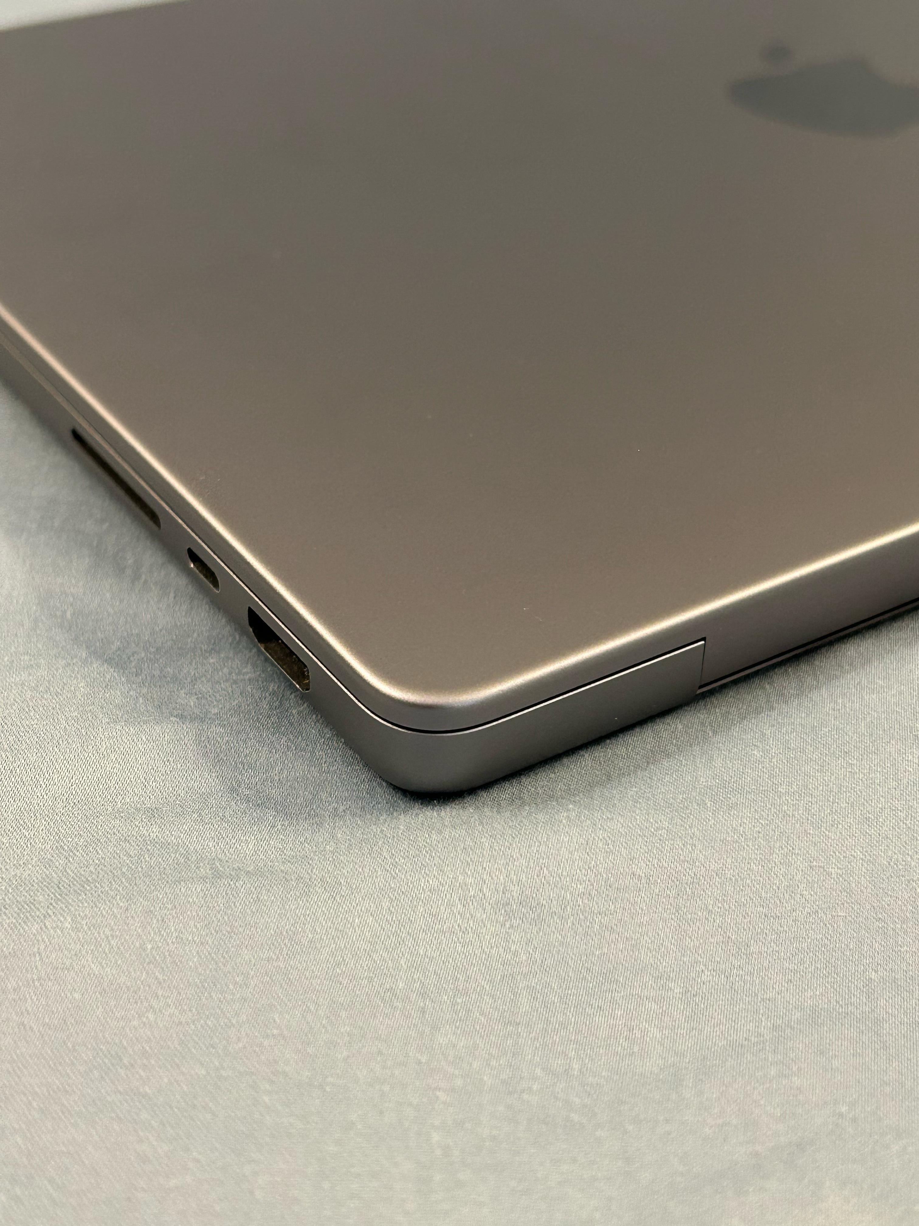 computadoras y laptops - MacBook Pro 14” 2021 Chip M1 Pro de oportunidad 8