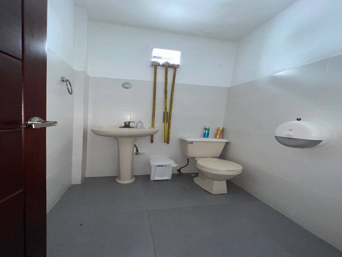 oficinas y locales comerciales - Local Alquiler Amueblado Naco 4