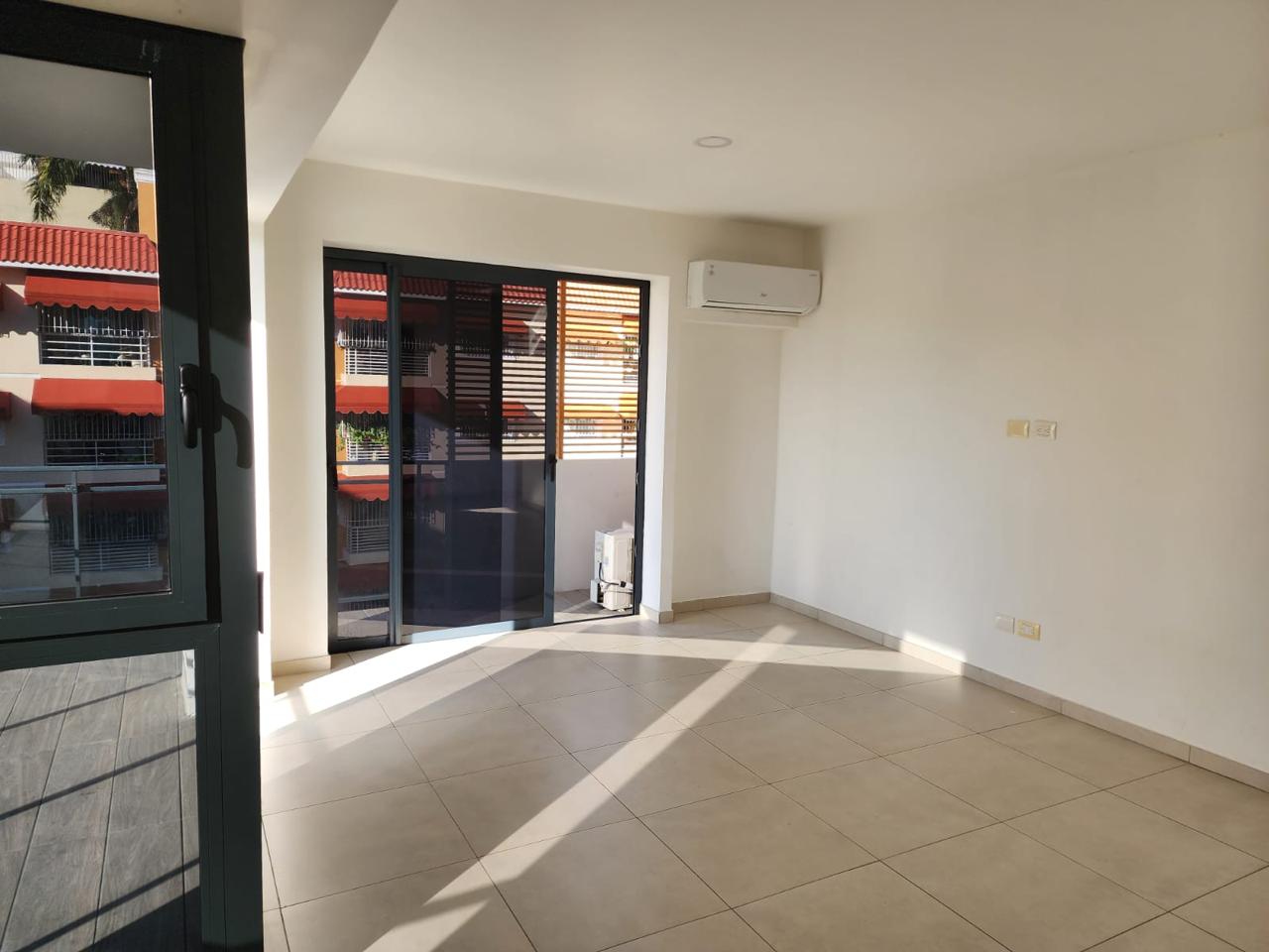 apartamentos - ALQUILO 2do Piso En Viejo Arroyo Hondo Linea Blanc