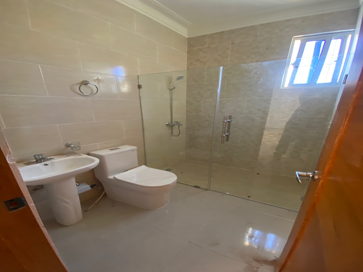 casas - LEGANTE Y HERMOSA CASA NUEVA  EN VENTA  PROXIMO A AVENIDA HATUEY, SANTIAGO DE LO 4