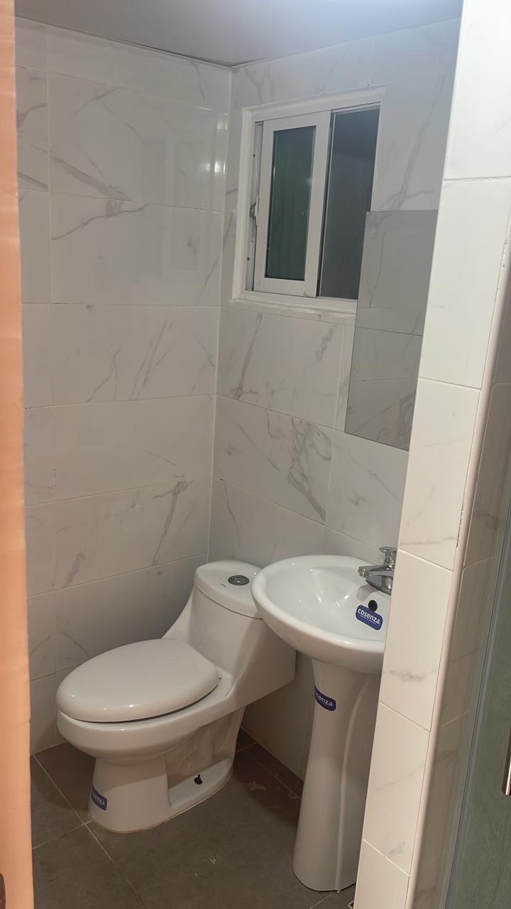 apartamentos - apartamento de 3 habitaciones y 2 baños con parqueo techando ubic. av España.  6