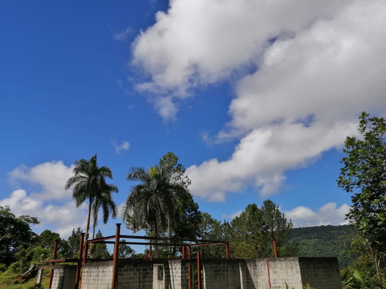 casas vacacionales y villas - Vendo mejora en La montaña de san Cristobal 
La colonia  1