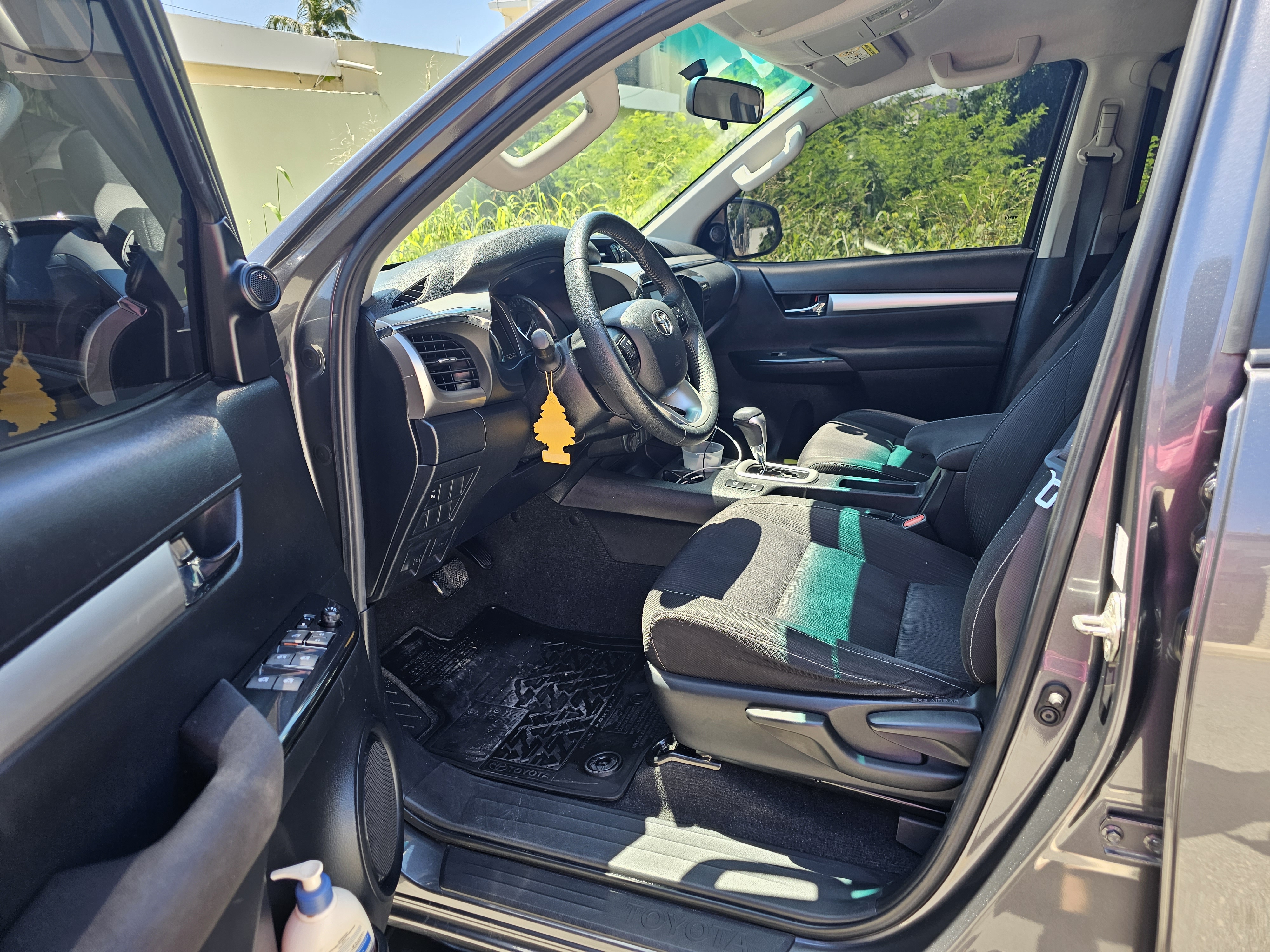 jeepetas y camionetas - Vendo Camioneta Toyota Hylux 2022 1