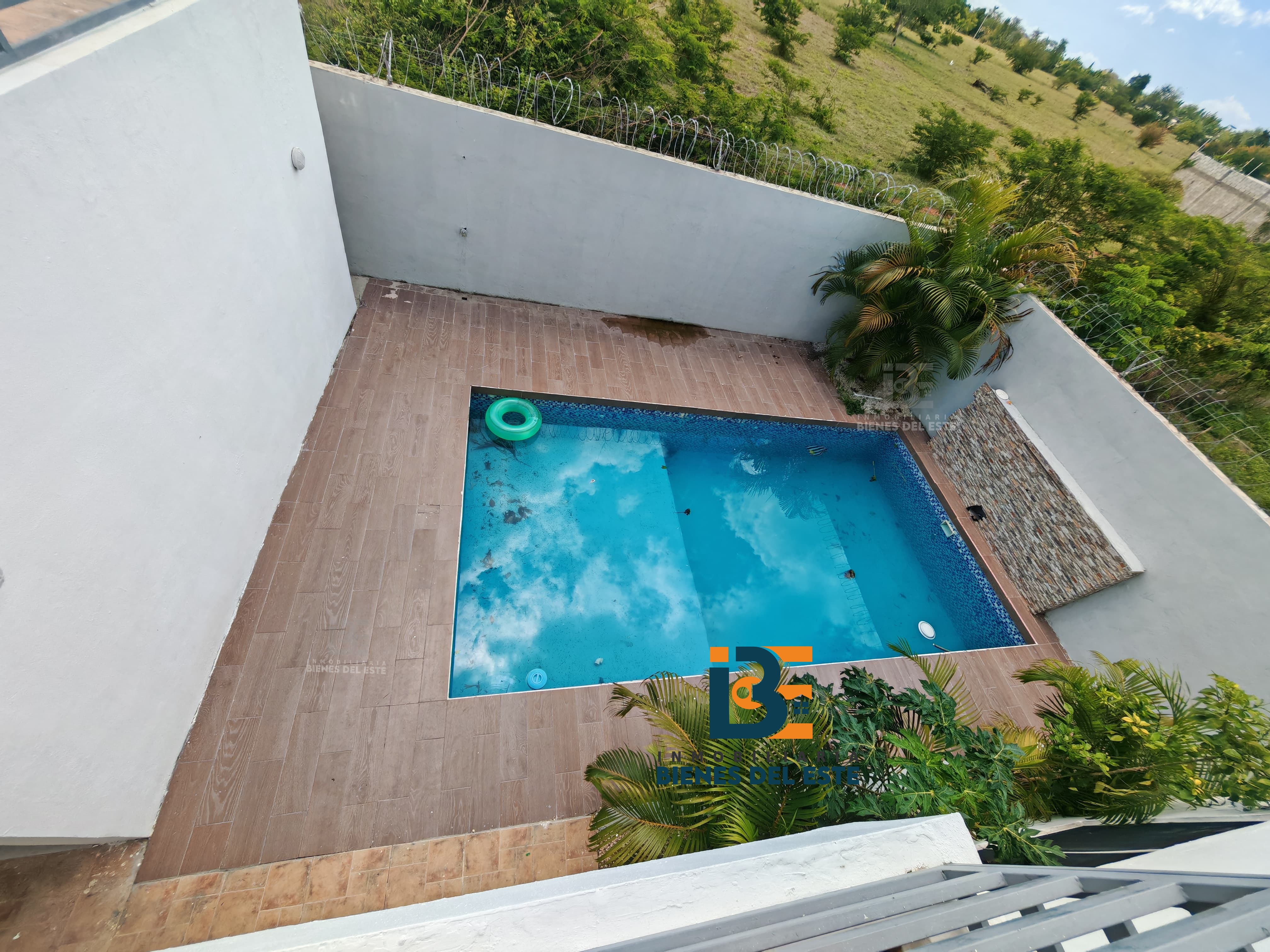 casas - Se Alquila Casa de Dos Niveles con Piscina SPM