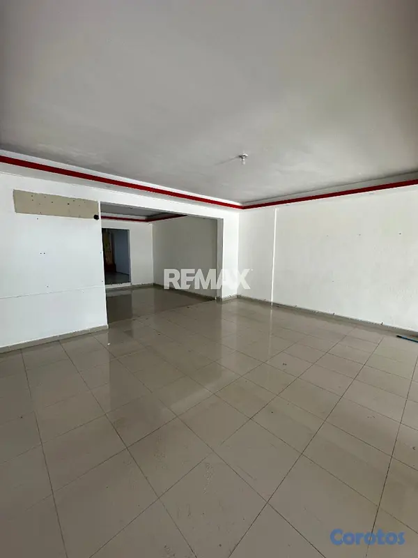 oficinas y locales comerciales - Local comercial de 250mt2 en alquiler en La Julia 2