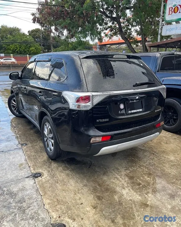 jeepetas y camionetas - MITSUBISHI OUTLANDER 2015 5