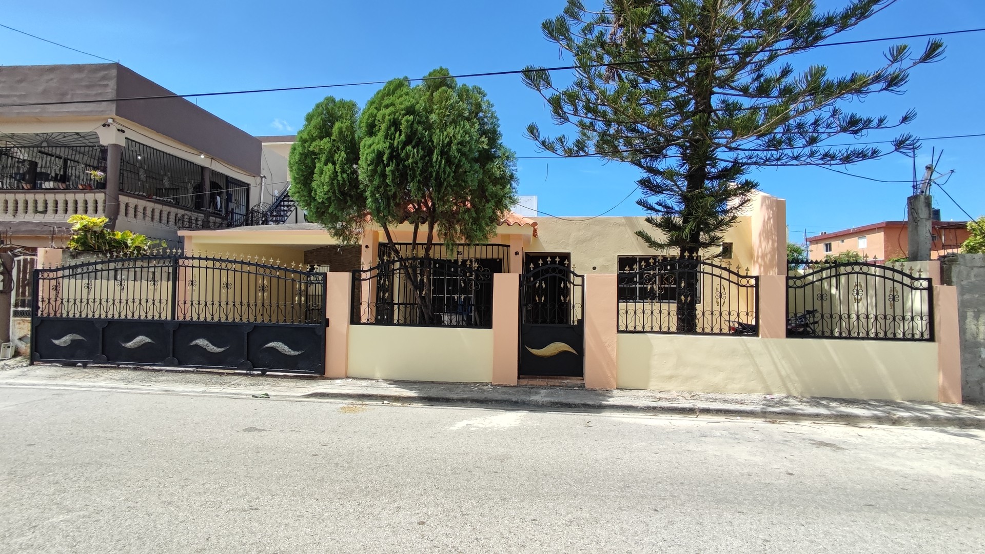 casas - SE RENTA Amplia CASA Con 4 Habitaciones en Juan Pablo Duarte 