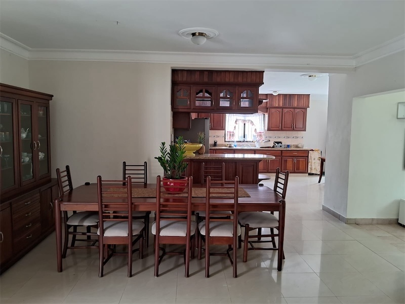 casas - Amplia y hermosa Casa de dos Niveles próximo a Carretera Duarte y Don Lindo. 8