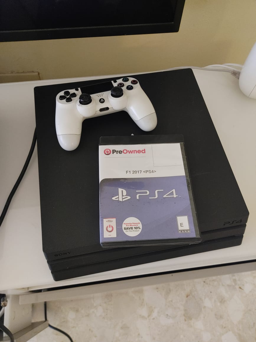 consolas y videojuegos - PS4 Pro 1TB 9.5/10 + Control y Gran Turismo Sport