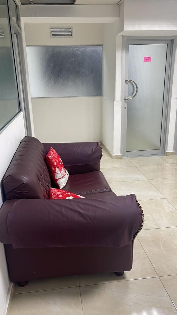 oficinas y locales comerciales - Amplio local en Gazcue 1