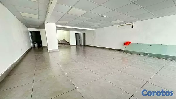 oficinas y locales comerciales - En los Restauradores amplio local para oficinas 8
