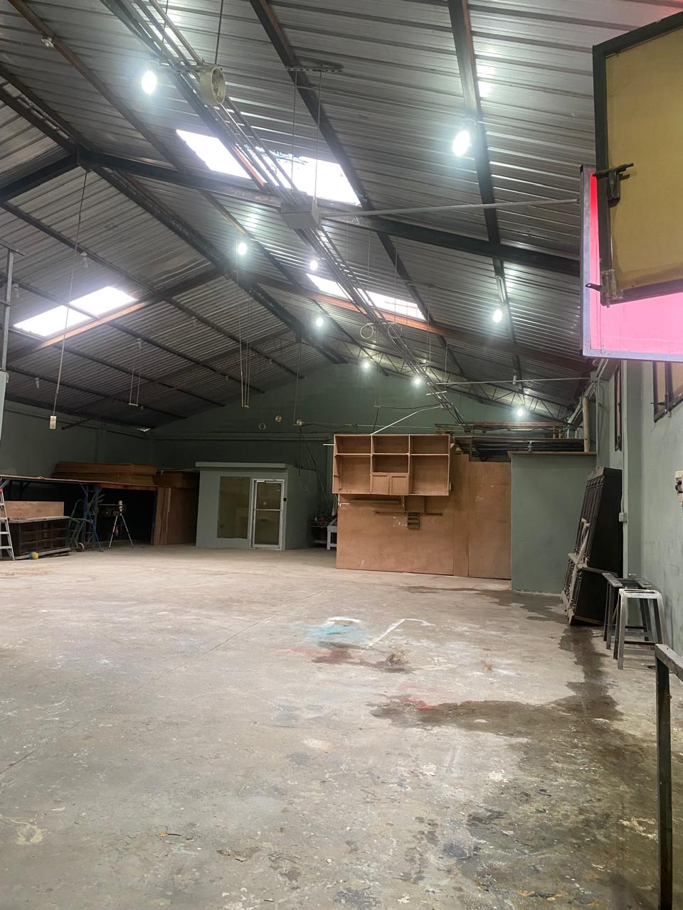 oficinas y locales comerciales - Alquilo Nave local 1,400 mts de 3 niveles Don Bosc 4